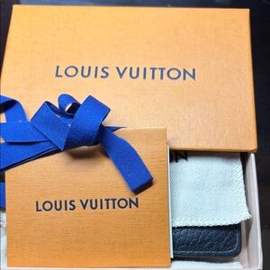 Louis Vuitton Wallet. Black. Original Louis Vuitton wallet box + gift wrapping.